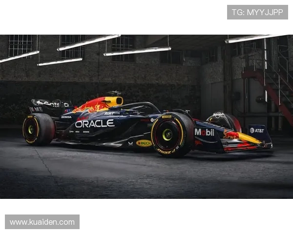 F1赛季新动向：梅赛德斯引擎升级引关注 红牛车队迎接挑战