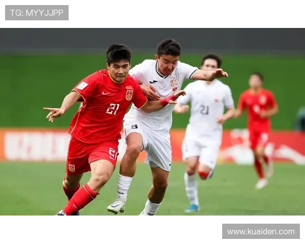 中国队备战亚洲杯关键战年轻球员表现引关注主教练强调战术调整与团队凝聚力