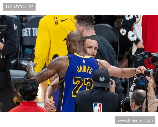 湖人勇士焦点大战再升级 詹姆斯库里赛季关键对决引爆联盟新闻热潮